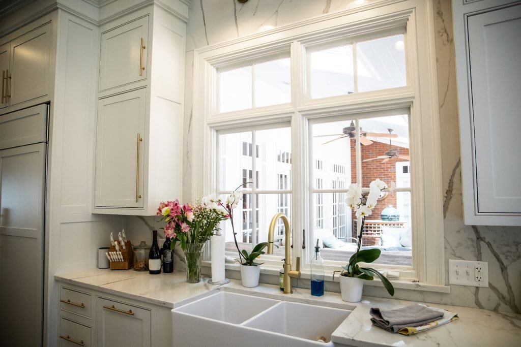 large deep sink for modern farmhouse kitchen
